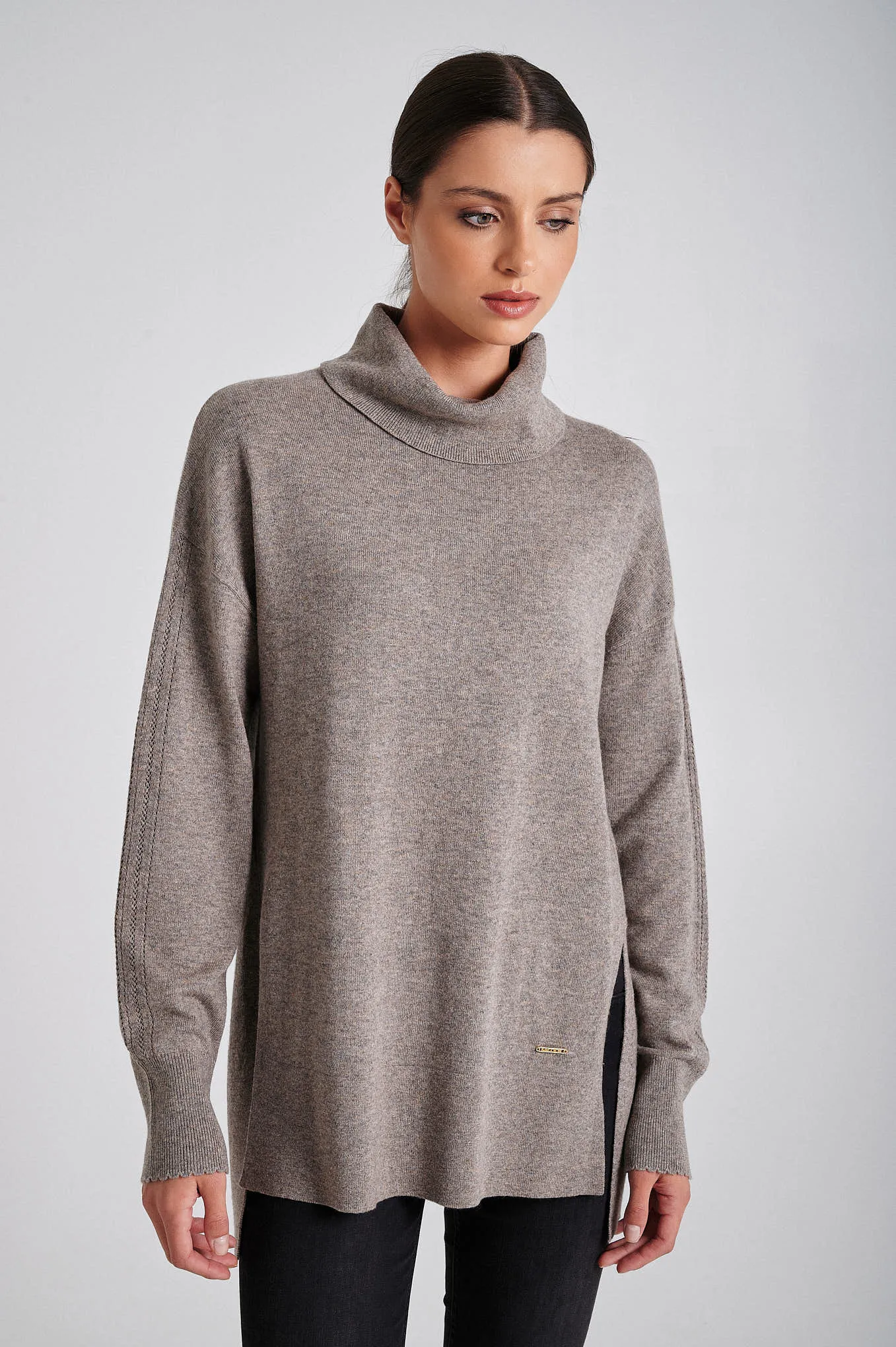 Boxy shape sweater