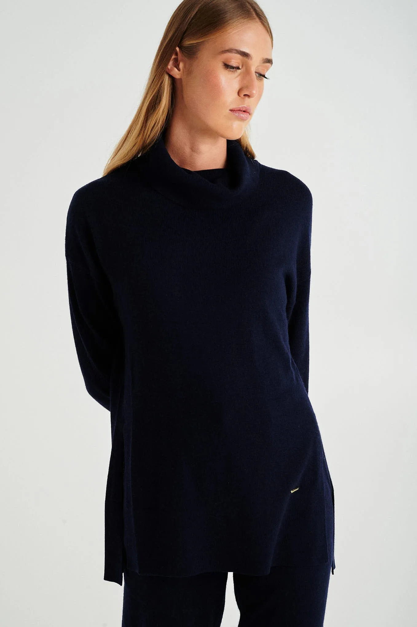 Boxy shape sweater