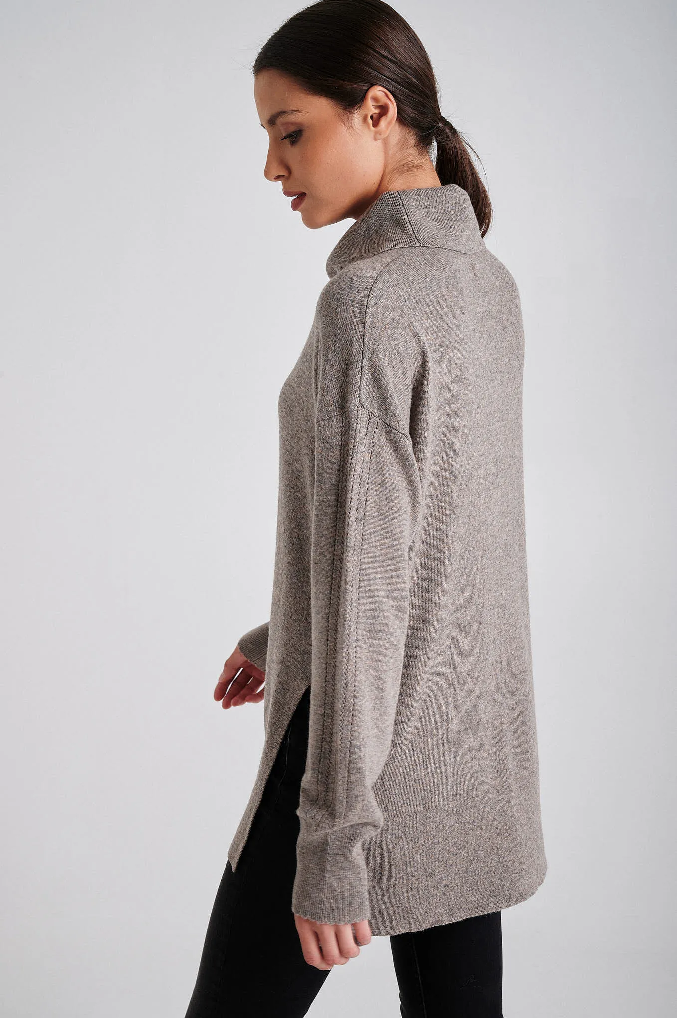 Boxy shape sweater