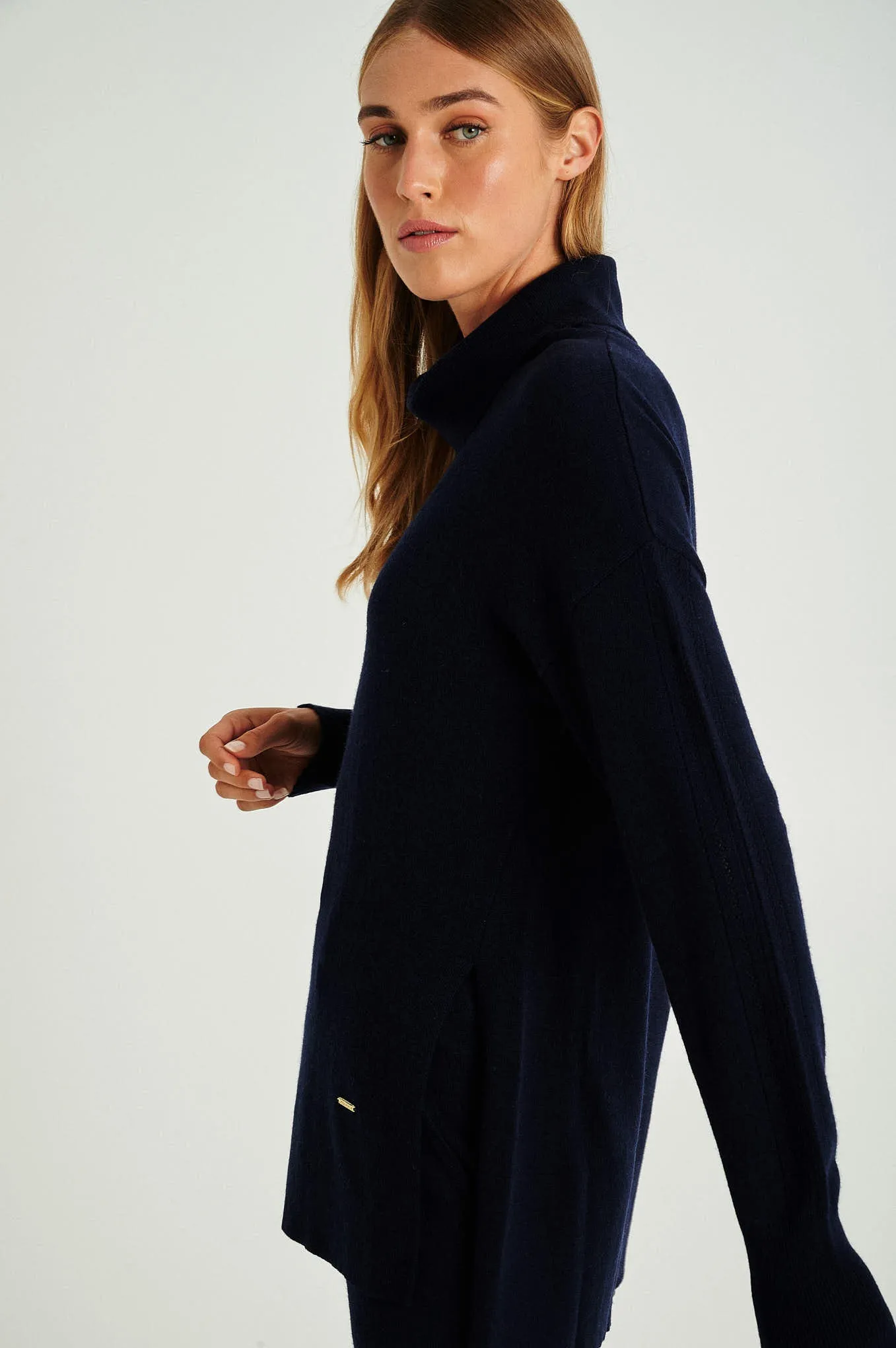 Boxy shape sweater