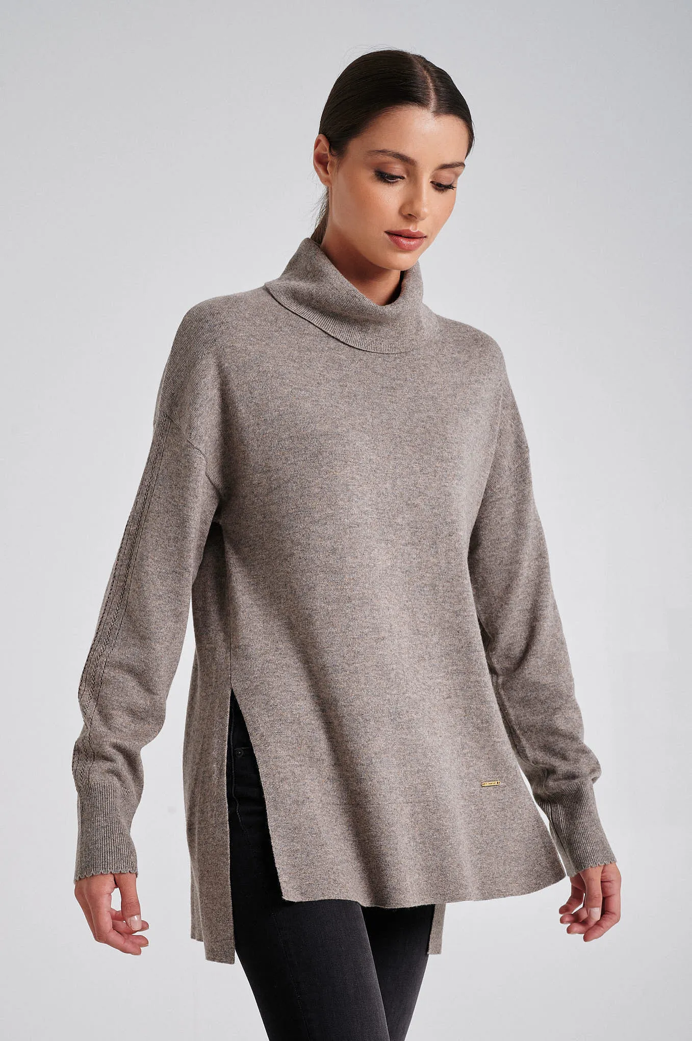 Boxy shape sweater