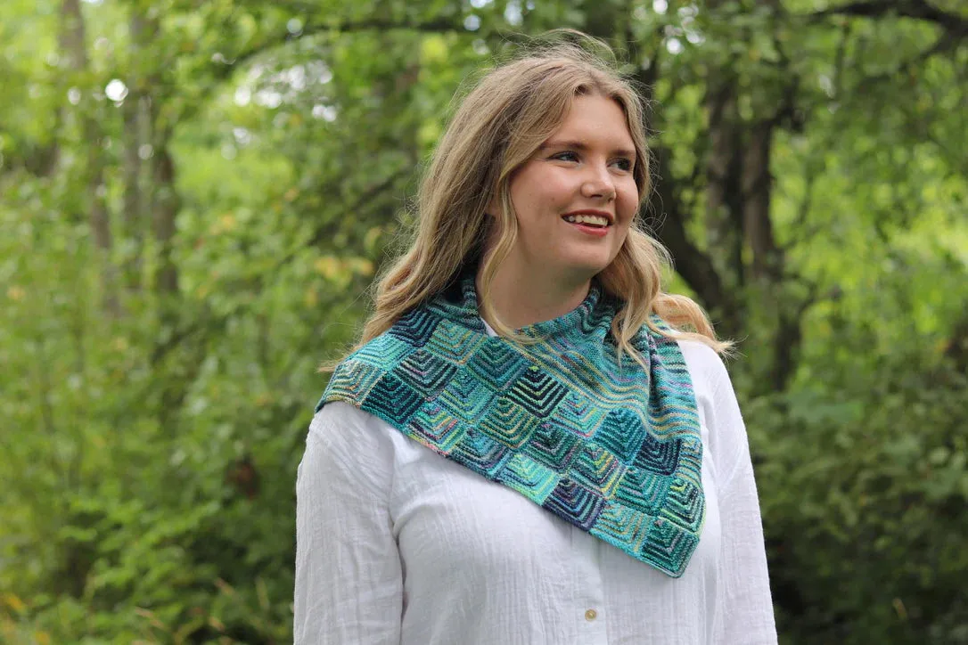 Kit de tricot - Petit Col Poncho par Lisa Doherty