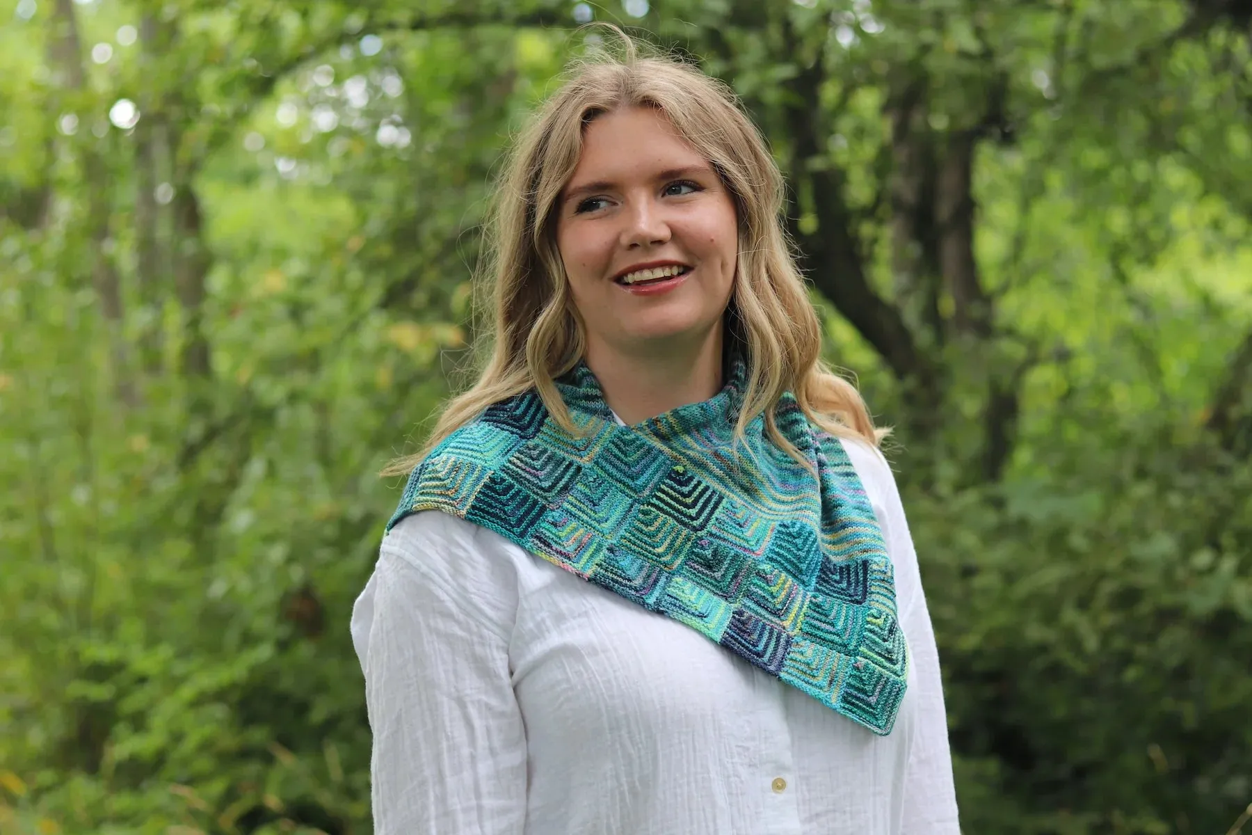 Kit de tricot - Petit Col Poncho par Lisa Doherty