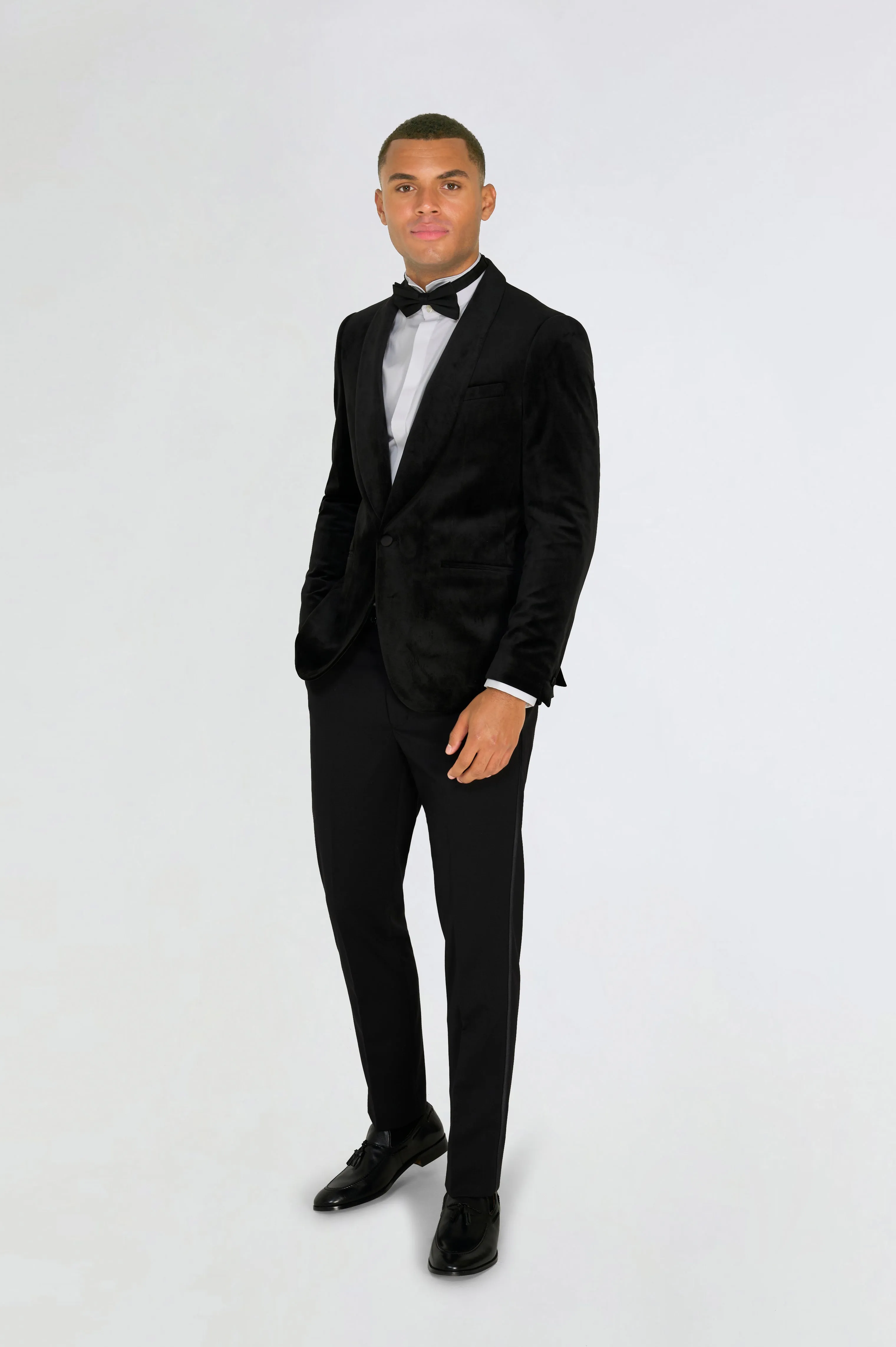 Leo Velvet Tuxedo Dinner Jacket with Shawl Lapel Detail in Black