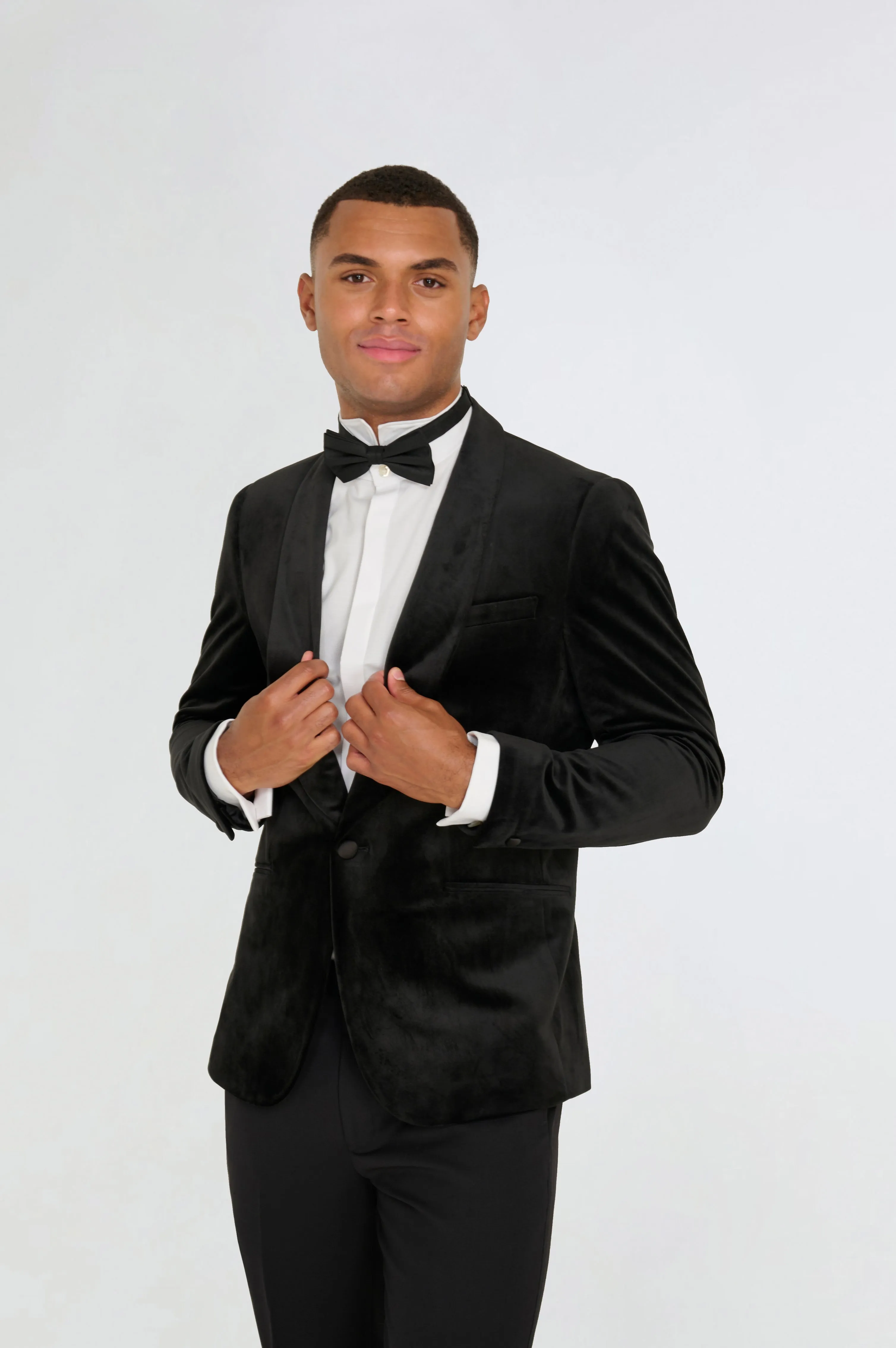 Leo Velvet Tuxedo Dinner Jacket with Shawl Lapel Detail in Black