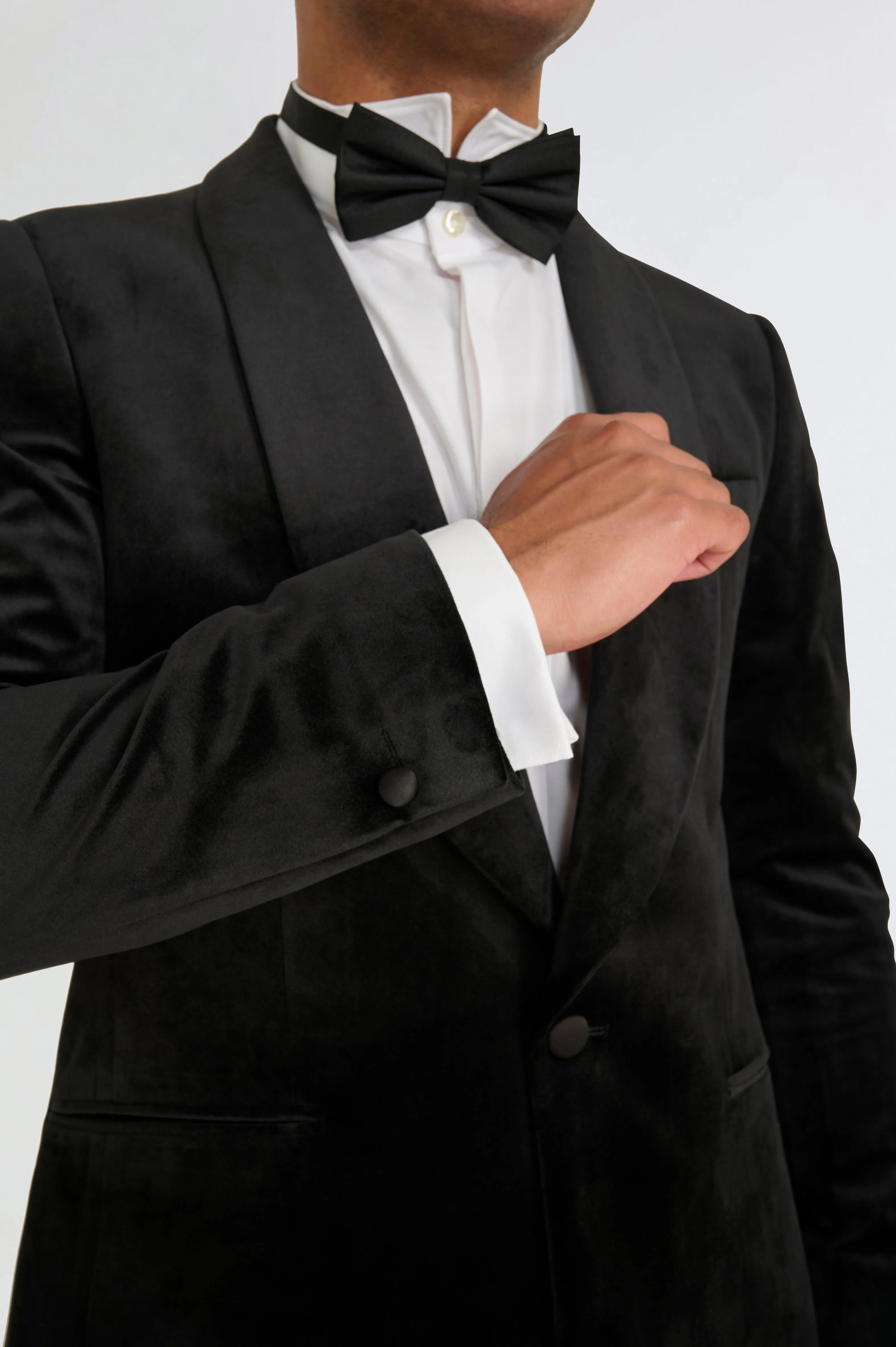 Leo Velvet Tuxedo Dinner Jacket with Shawl Lapel Detail in Black