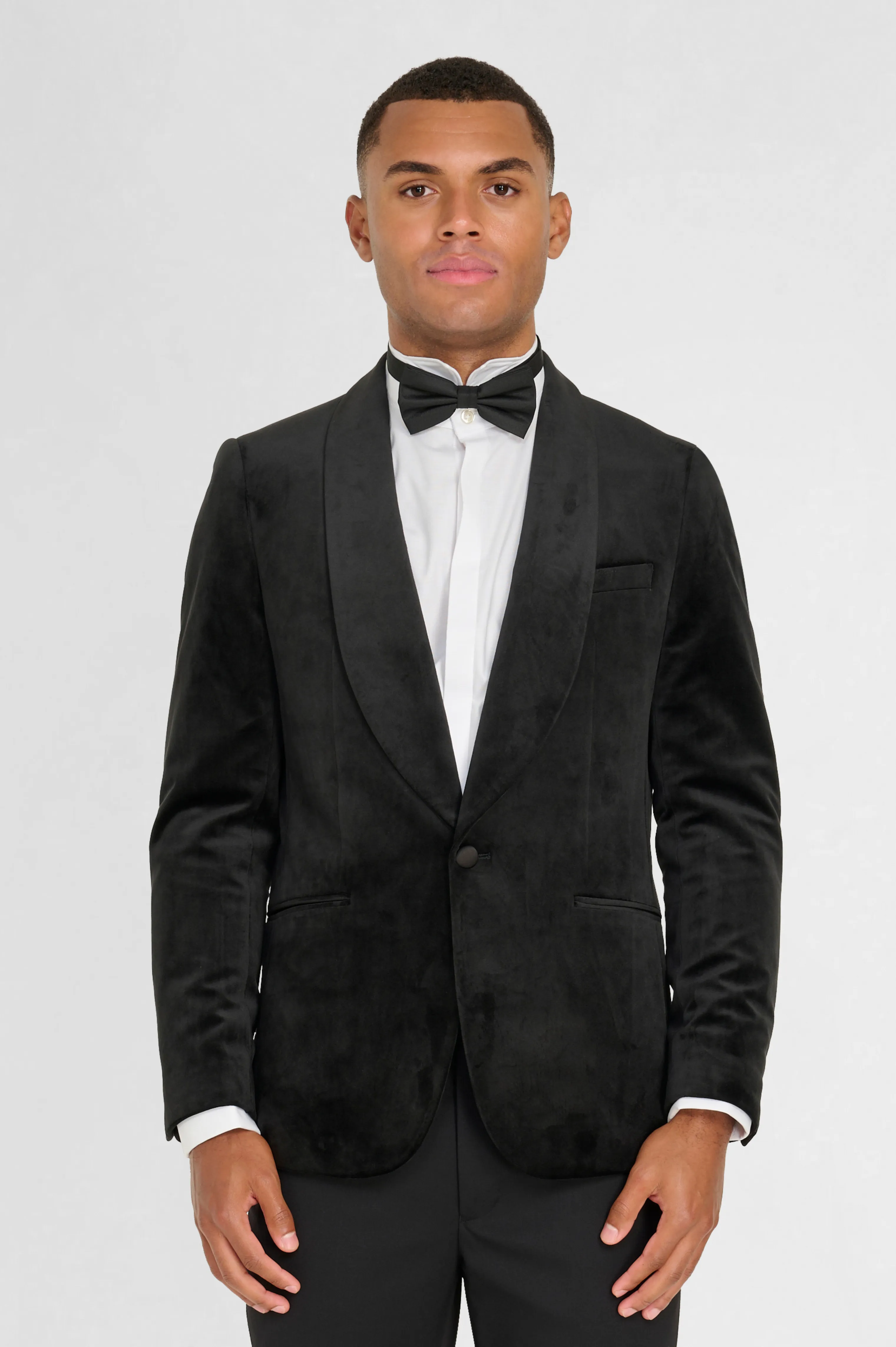 Leo Velvet Tuxedo Dinner Jacket with Shawl Lapel Detail in Black