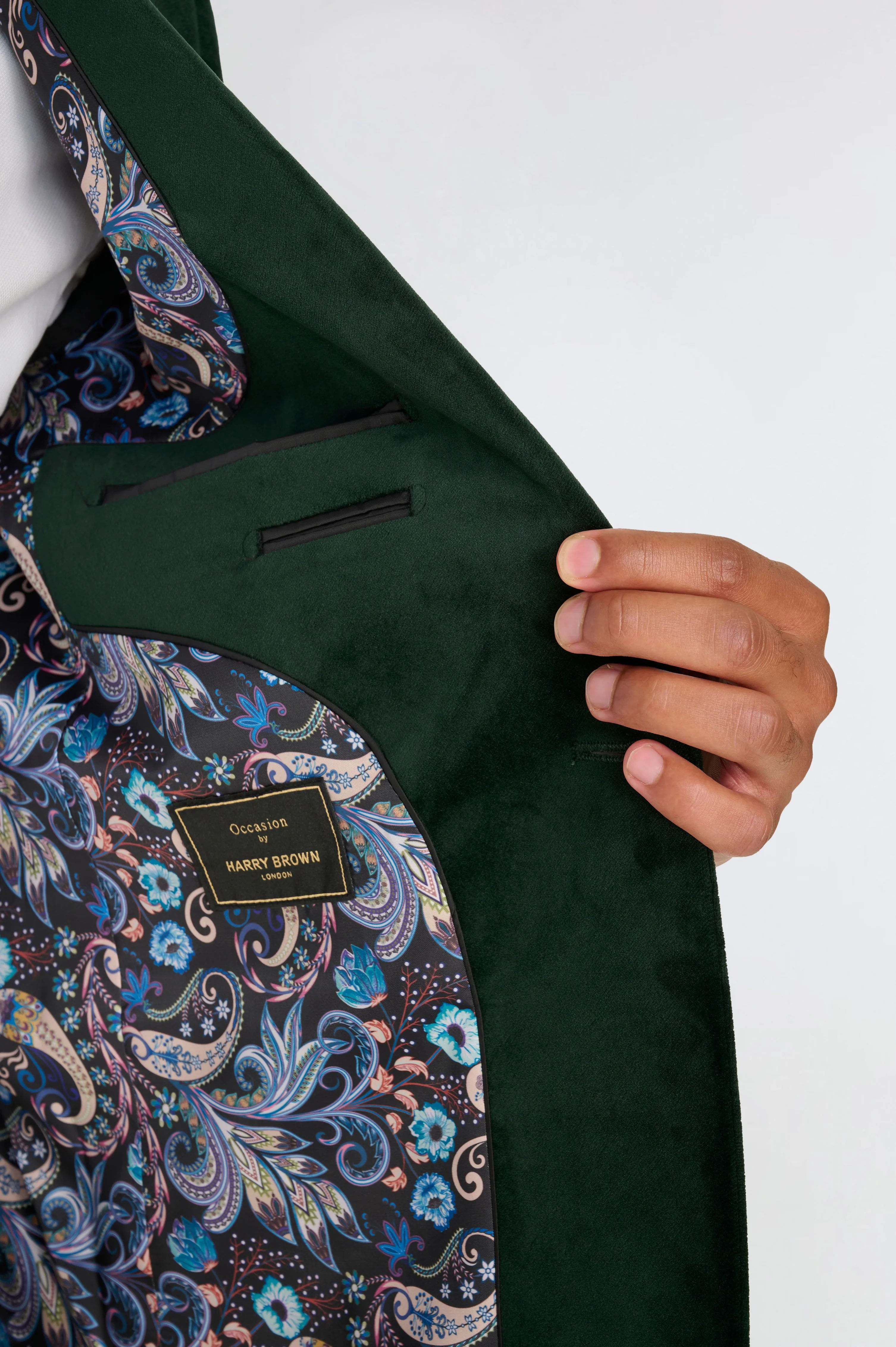 Leo Velvet Tuxedo Dinner Jacket with Shawl Lapel Detail in Emerald Green