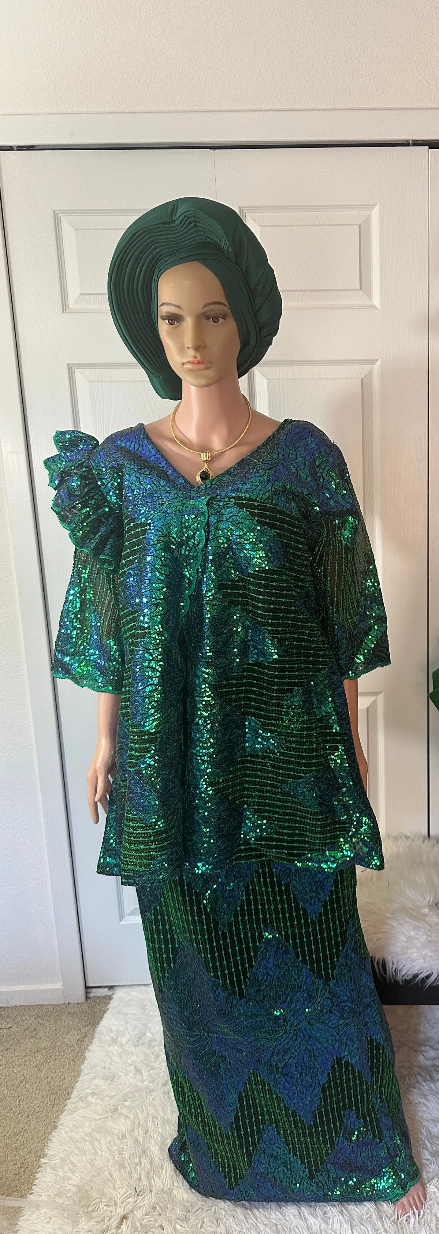 Luxury blouse and skirt sequins lace set size 12 - 16