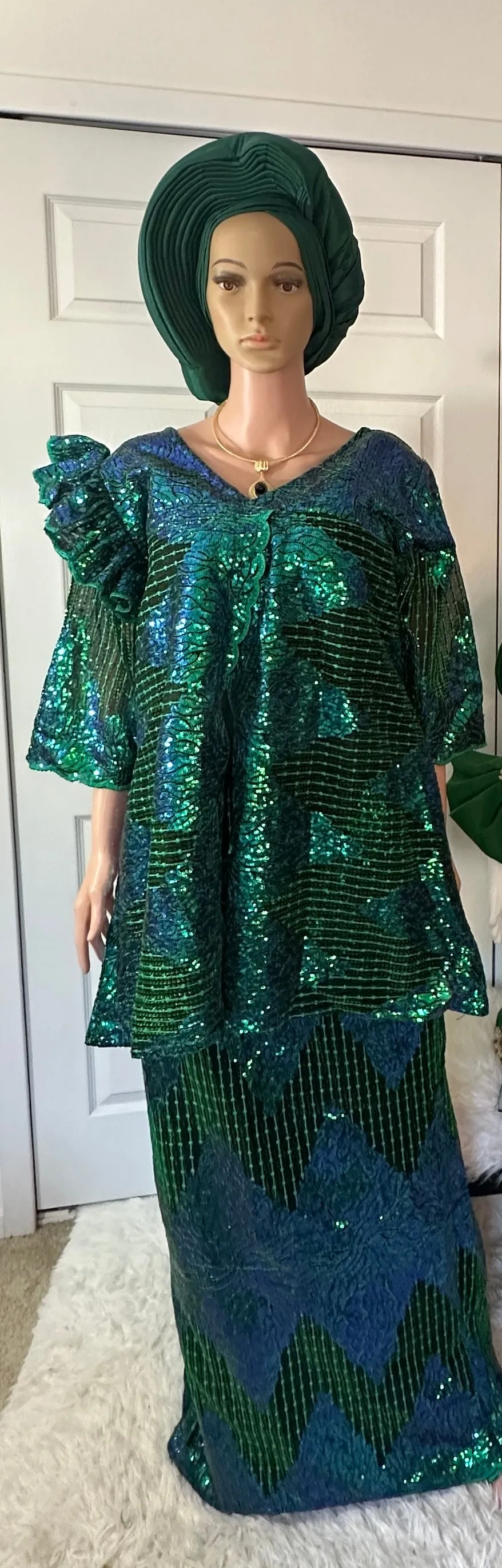 Luxury blouse and skirt sequins lace set size 12 - 16