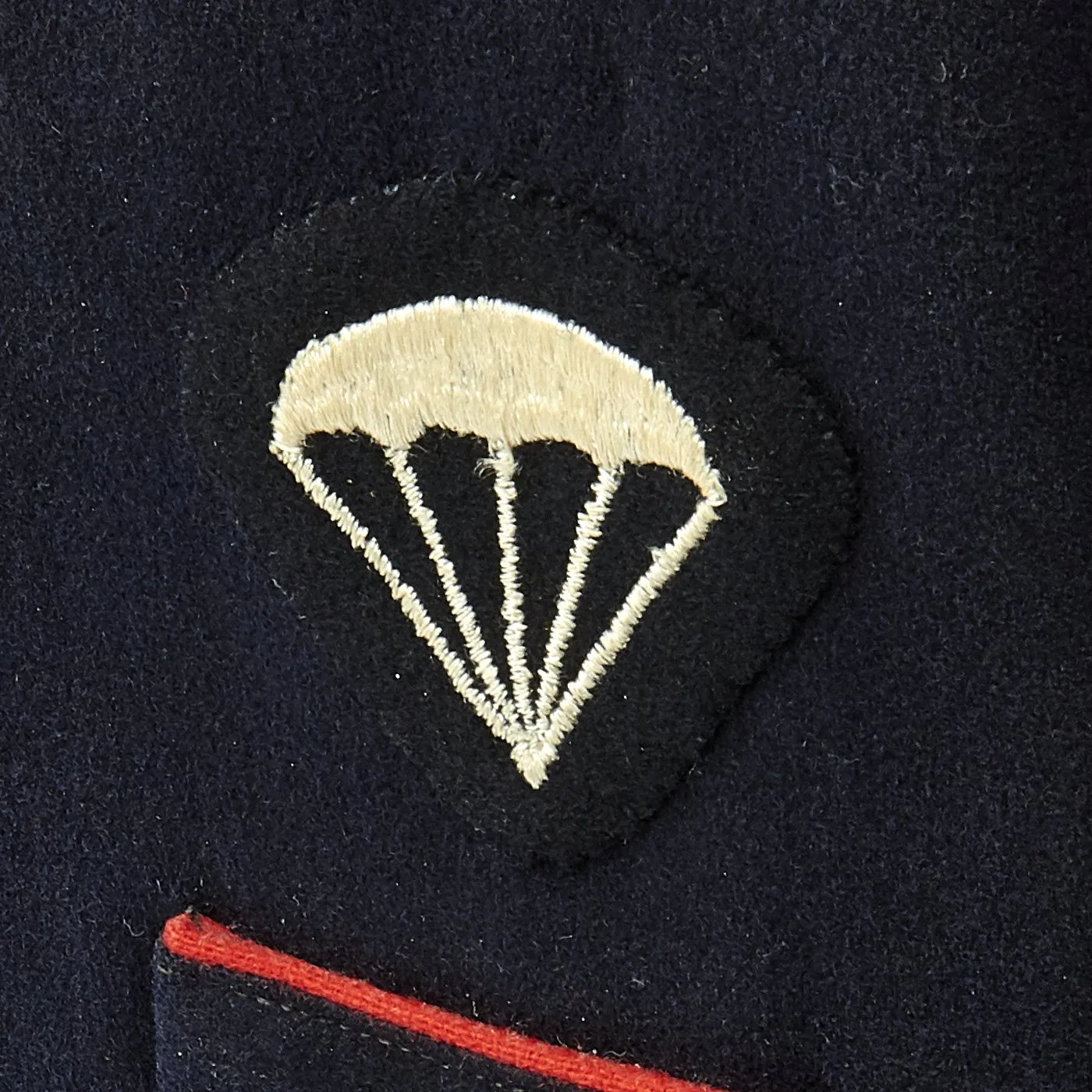 Original U.S. WWII USMC 1st Marine Division Blood Patch Dress Tunic with Parachutist Patch