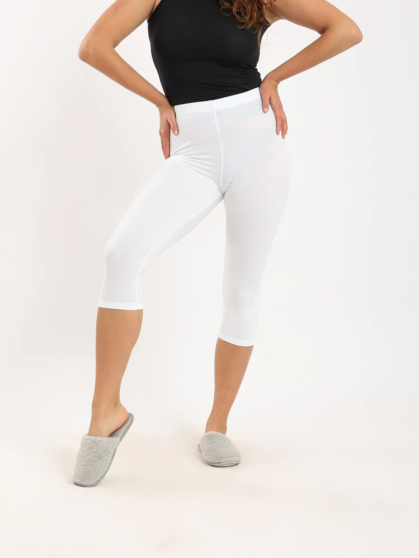 Women's Capri Leggings For Comfort and Style - White