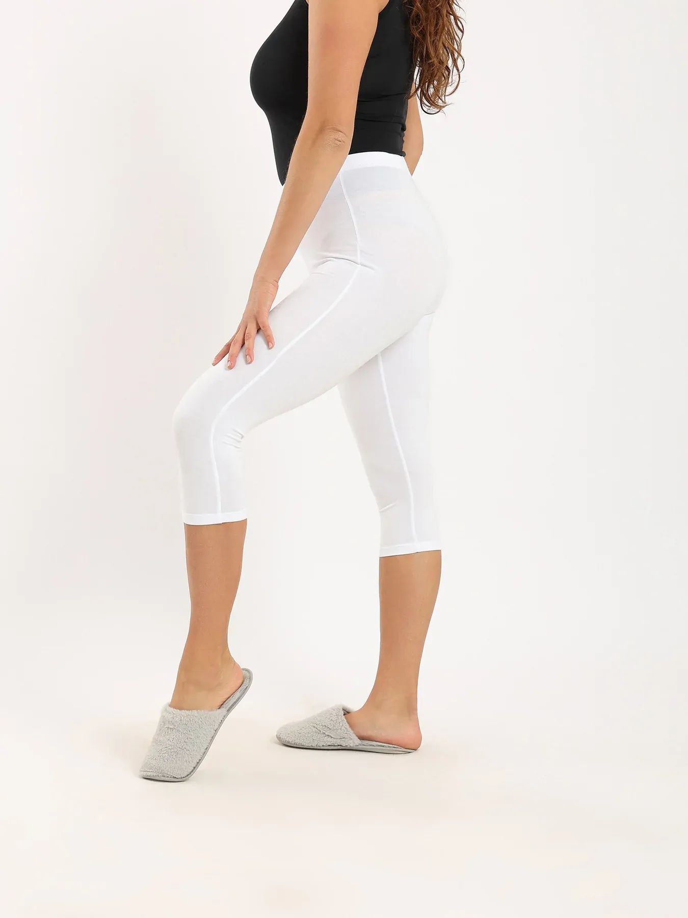 Women's Capri Leggings For Comfort and Style - White